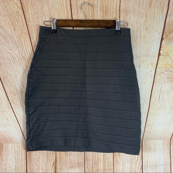 Express Dresses & Skirts - Express Mini Stretchy Pencil Skirt Size 4 Office attire